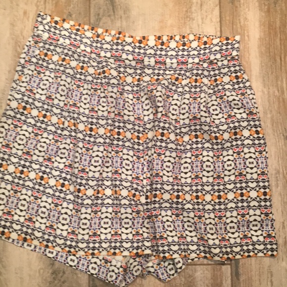 H&M Pants - 🎊🎊cute ummer shorts.